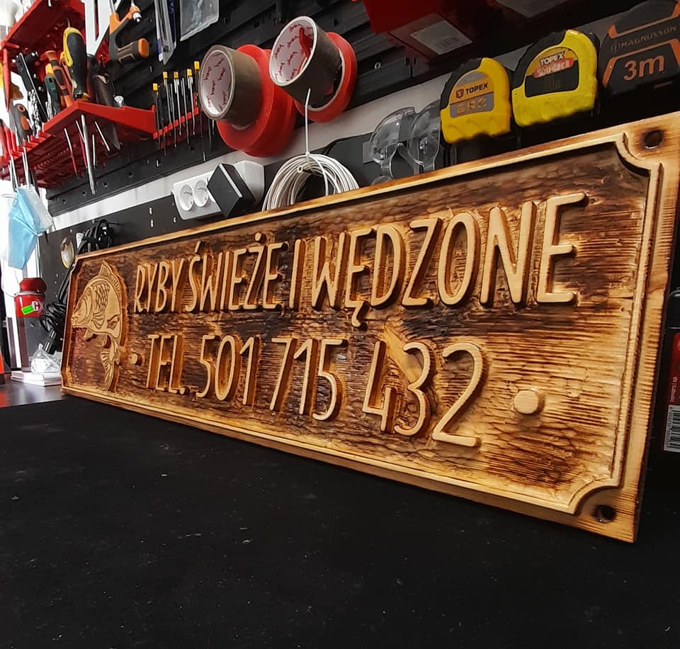 Zdjęcie przedstawiające szyld informacyjny