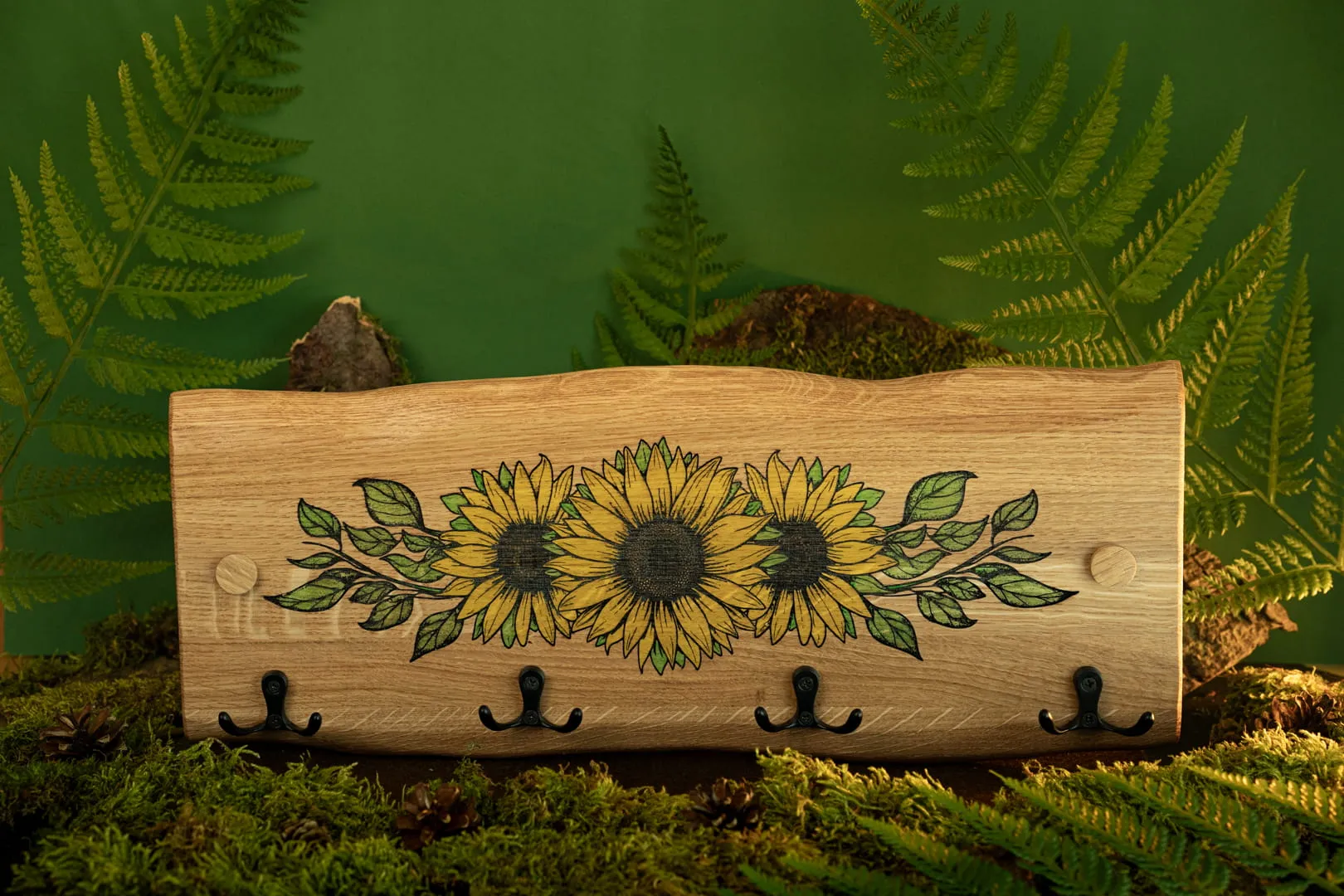 Zdjęcie przedstawiające drewniany wieszak