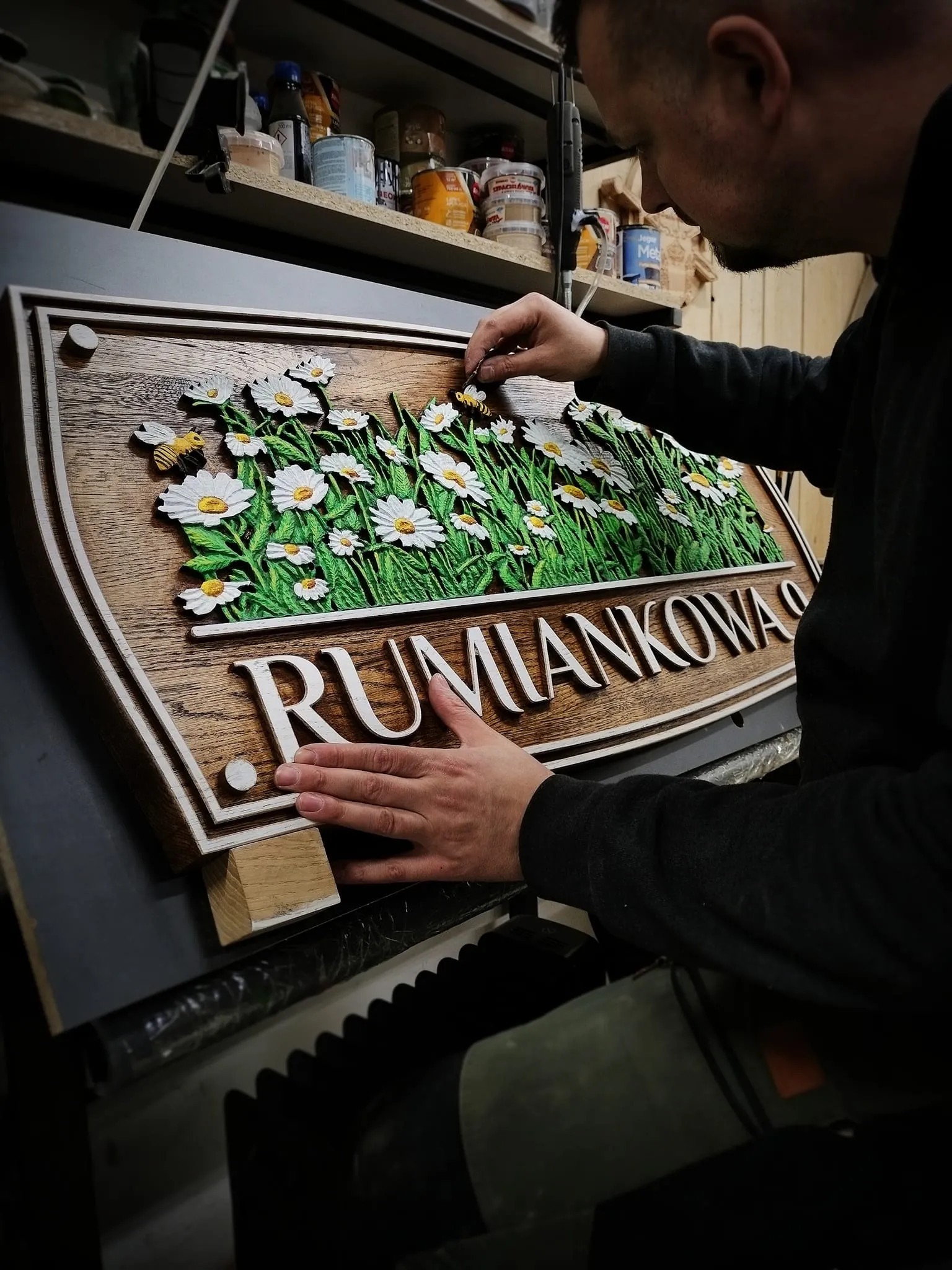 Zdjęcie przedstawiające Marcin Banach przy pracy